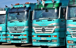Jak uzyskać licencję transportową w 2025 roku? Przewodnik krok po kroku dla przewoźników