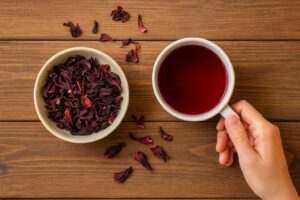 Hibiskus na ciśnienie, odporność i odchudzanie – jak działa